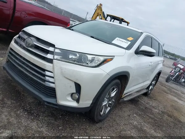 5TDDZRFH6HS465772 2017 TOYOTA HIGHLANDER - Image 2