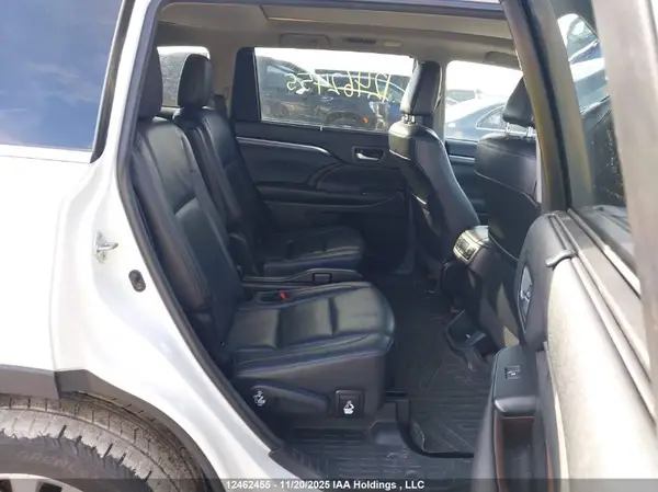 5TDDZRFH6HS477372 2017 TOYOTA HIGHLANDER - Image 8