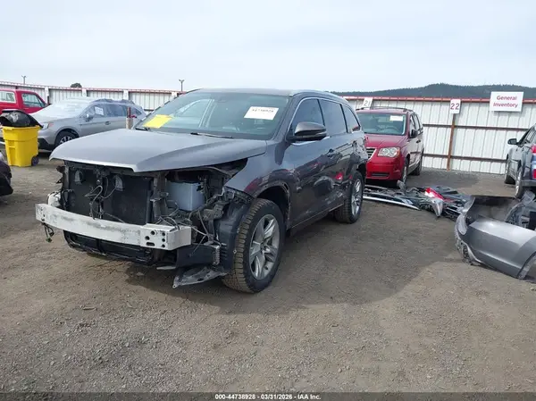 5TDDZRFH6JS488877 2018 TOYOTA HIGHLANDER - Image 2