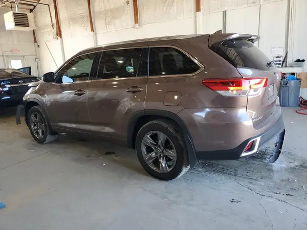 5TDDZRFH6JS489785 2018 TOYOTA HIGHLANDER - Image 2