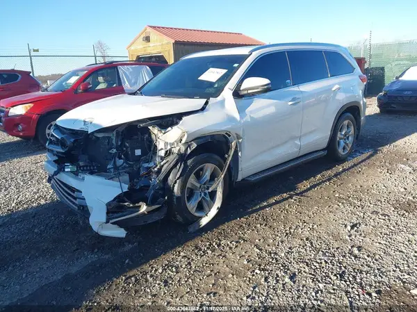 5TDDZRFH6JS490368 2018 TOYOTA HIGHLANDER - Image 2