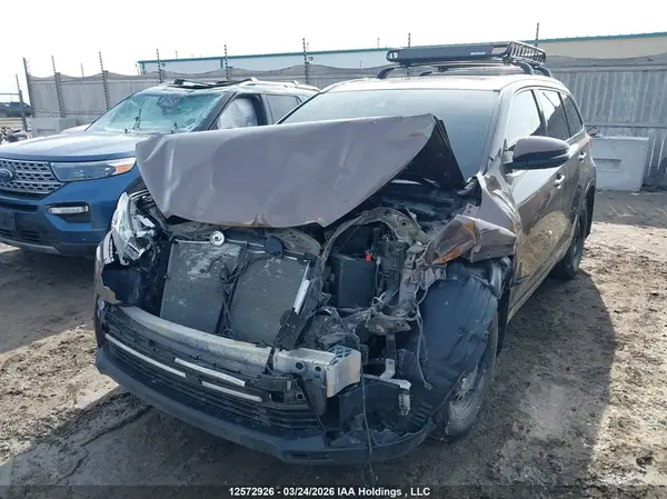 5TDDZRFH6JS821692 2018 TOYOTA HIGHLANDER - Image 2