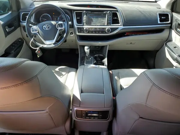5TDDZRFH6JS822857 2018 TOYOTA HIGHLANDER - Image 8
