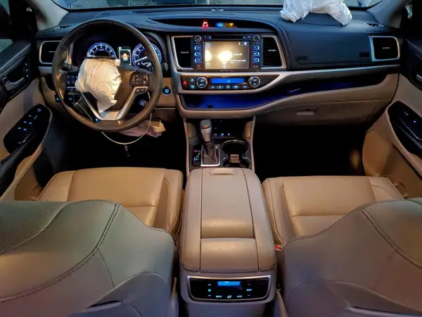 5TDDZRFH6JS831896 2018 TOYOTA HIGHLANDER - Image 8