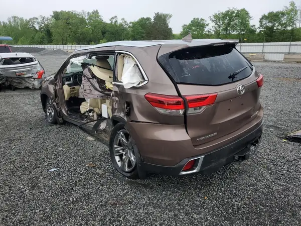 5TDDZRFH6JS832904 2018 TOYOTA HIGHLANDER - Image 2