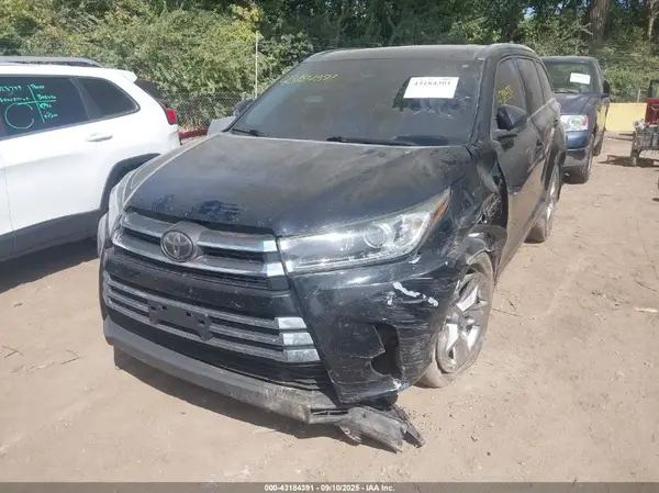 5TDDZRFH6JS833860 2018 TOYOTA HIGHLANDER - Image 2