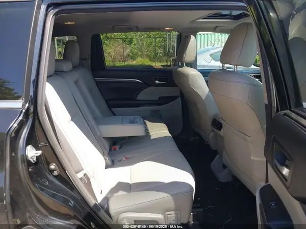 5TDDZRFH6JS839240 2018 TOYOTA HIGHLANDER - Image 8