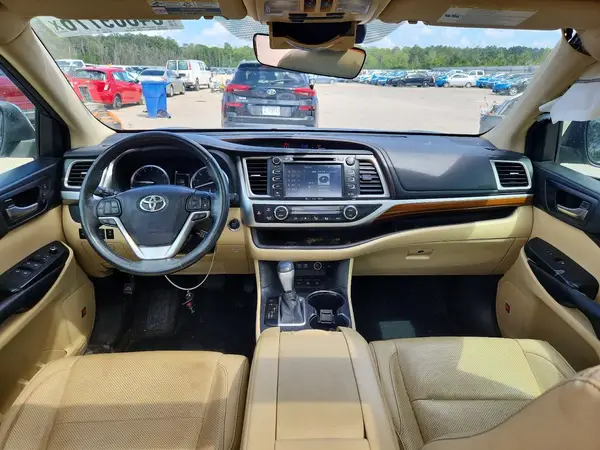 5TDDZRFH6JS856099 2018 TOYOTA HIGHLANDER - Image 8