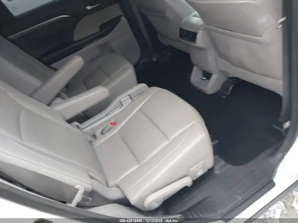 5TDDZRFH6JS863988 2018 TOYOTA HIGHLANDER - Image 8