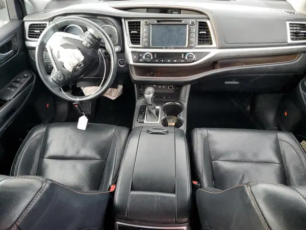 5TDDZRFH6JS878913 2018 TOYOTA HIGHLANDER - Image 8