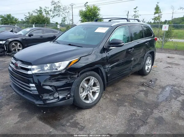 5TDDZRFH6JS893069 2018 TOYOTA HIGHLANDER - Image 2