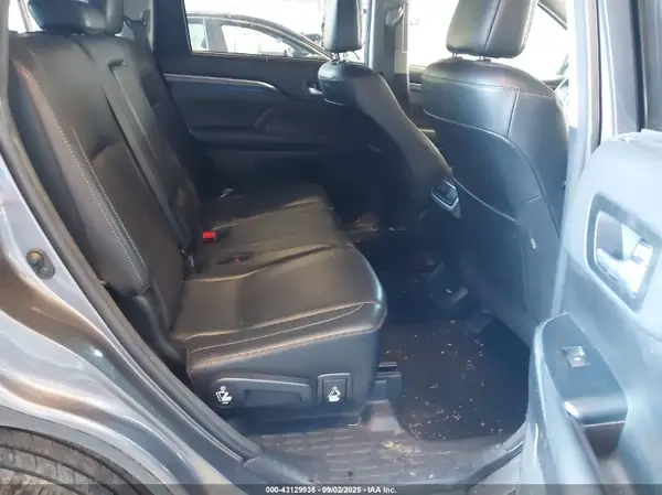 5TDDZRFH6JS896957 2018 TOYOTA HIGHLANDER - Image 8