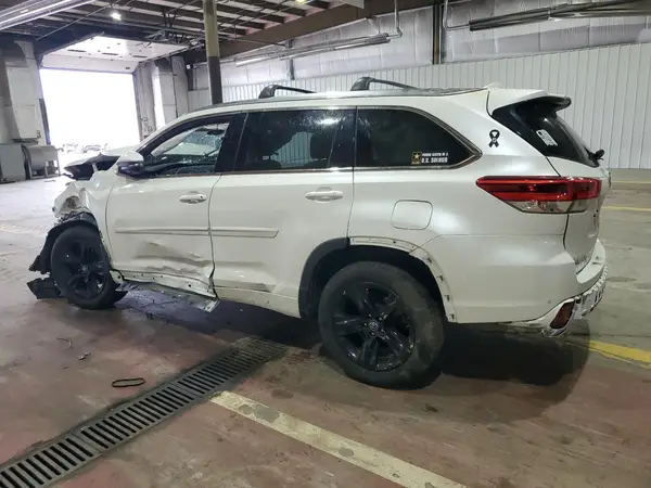 5TDDZRFH6JS901073 2018 TOYOTA HIGHLANDER - Image 2