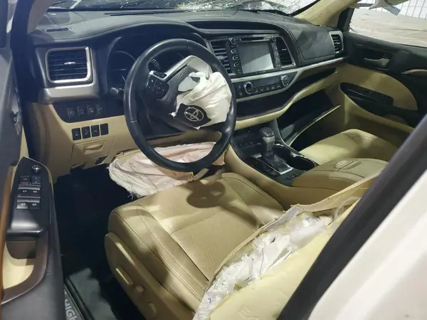 5TDDZRFH6JS901073 2018 TOYOTA HIGHLANDER - Image 8