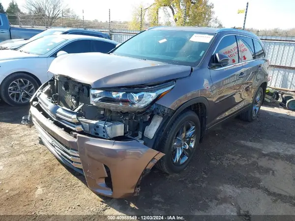 5TDDZRFH6JS906533 2018 TOYOTA HIGHLANDER - Image 2