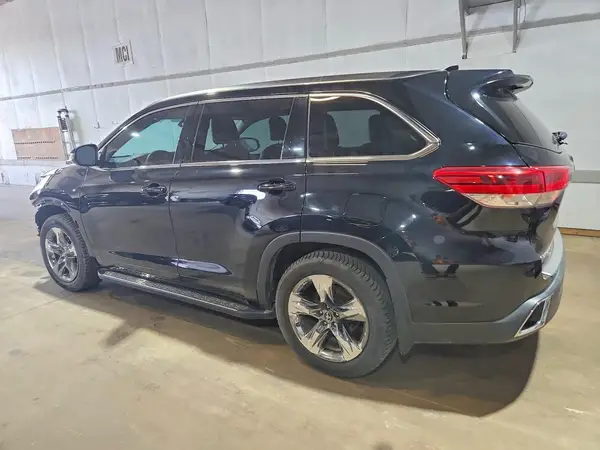 5TDDZRFH6JS907262 2018 TOYOTA HIGHLANDER - Image 2