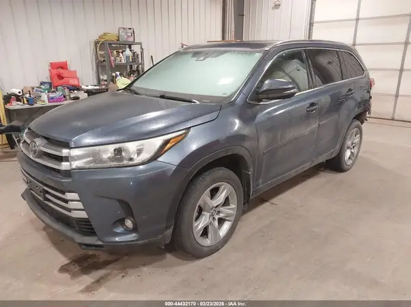5TDDZRFH6KS706642 2019 TOYOTA HIGHLANDER - Image 2