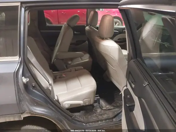 5TDDZRFH6KS706642 2019 TOYOTA HIGHLANDER - Image 8