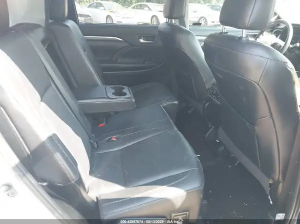 5TDDZRFH6KS706804 2019 TOYOTA HIGHLANDER - Image 8