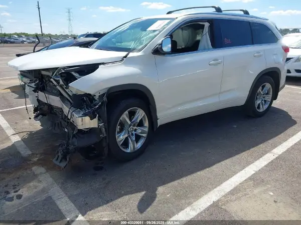 5TDDZRFH6KS744128 2019 TOYOTA HIGHLANDER - Image 2