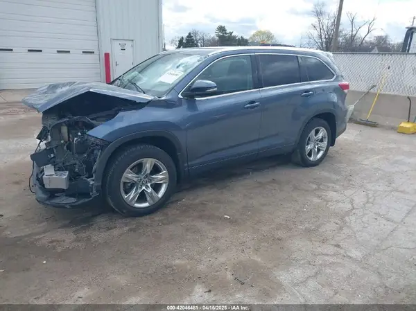5TDDZRFH6KS930266 2019 TOYOTA HIGHLANDER - Image 2