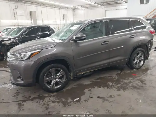 5TDDZRFH6KS936357 2019 TOYOTA HIGHLANDER - Image 2