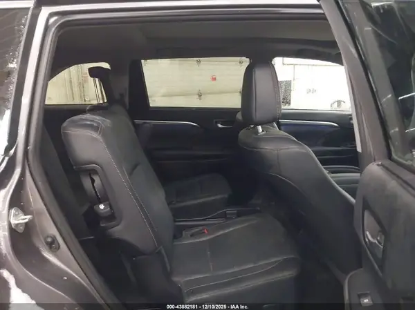 5TDDZRFH6KS936357 2019 TOYOTA HIGHLANDER - Image 8