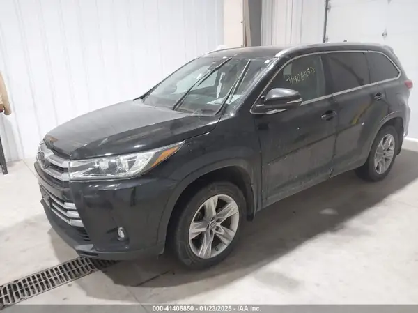 5TDDZRFH6KS951134 2019 TOYOTA HIGHLANDER - Image 2