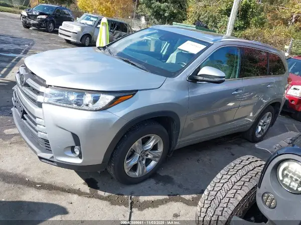 5TDDZRFH6KS957886 2019 TOYOTA HIGHLANDER - Image 2