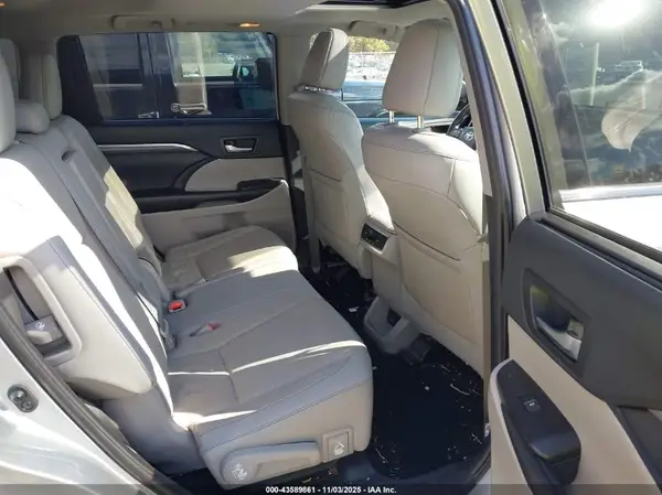 5TDDZRFH6KS957886 2019 TOYOTA HIGHLANDER - Image 8