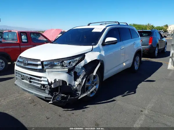 5TDDZRFH6KS973554 2019 TOYOTA HIGHLANDER - Image 2