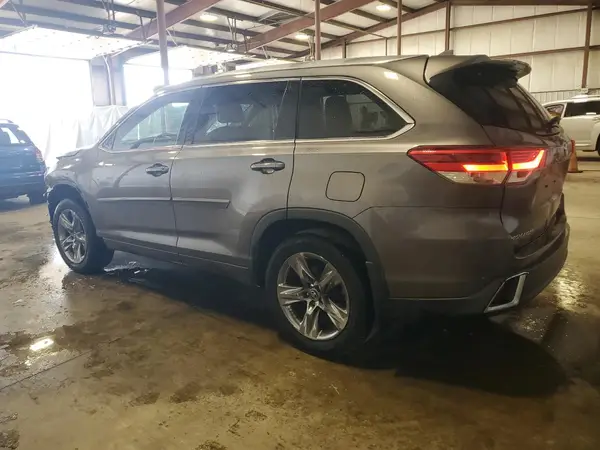 5TDDZRFH6KS978317 2019 TOYOTA HIGHLANDER - Image 2