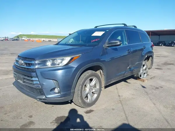 5TDDZRFH7HS385056 2017 TOYOTA HIGHLANDER - Image 2