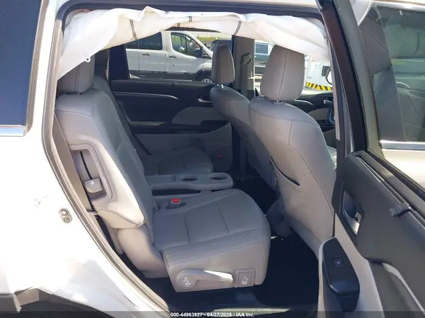 5TDDZRFH7HS402759 2017 TOYOTA HIGHLANDER - Image 8