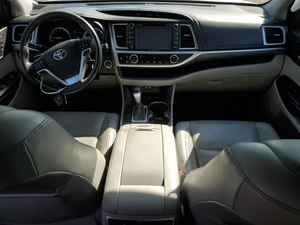5TDDZRFH7HS418847 2017 TOYOTA HIGHLANDER - Image 8