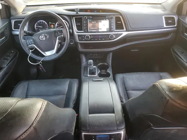 5TDDZRFH7HS421411 2017 TOYOTA HIGHLANDER - Image 8