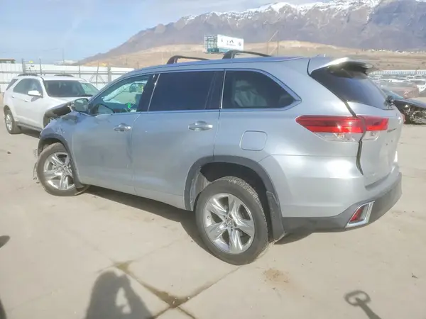 5TDDZRFH7HS423269 2017 TOYOTA HIGHLANDER - Image 2