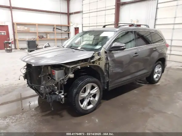 5TDDZRFH7HS426916 2017 TOYOTA HIGHLANDER - Image 2