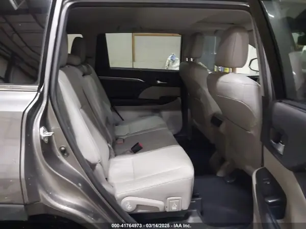 5TDDZRFH7HS426916 2017 TOYOTA HIGHLANDER - Image 8