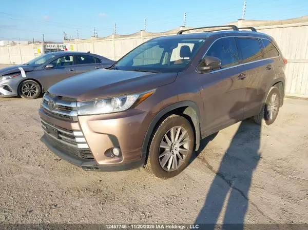 5TDDZRFH7HS435289 2017 TOYOTA HIGHLANDER - Image 2