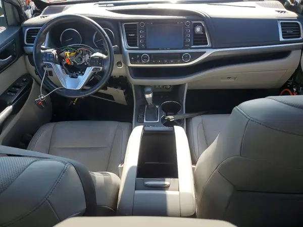5TDDZRFH7HS462802 2017 TOYOTA HIGHLANDER - Image 8