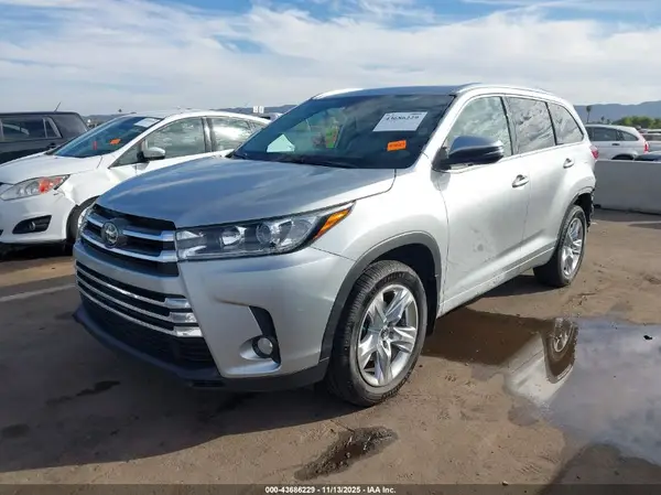 5TDDZRFH7JS487544 2018 TOYOTA HIGHLANDER - Image 2