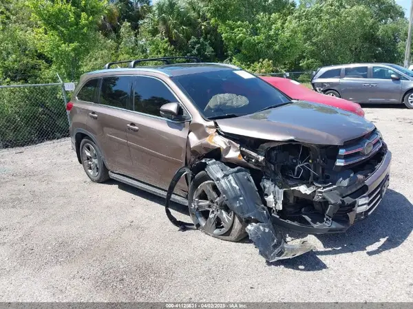 5TDDZRFH7JS492422 2018 TOYOTA HIGHLANDER - Image 1