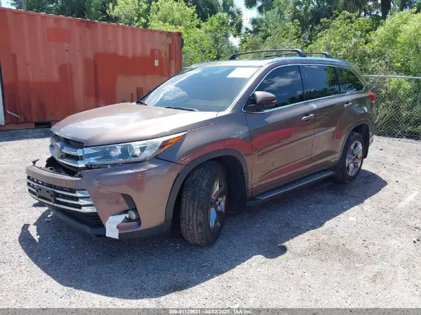 5TDDZRFH7JS492422 2018 TOYOTA HIGHLANDER - Image 2