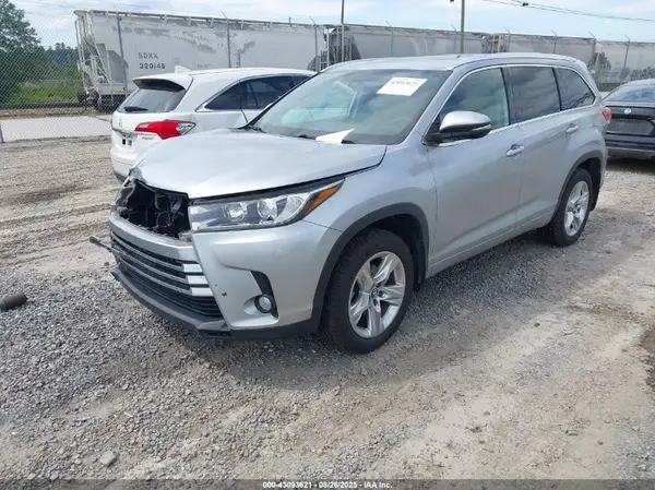 5TDDZRFH7JS497913 2018 TOYOTA HIGHLANDER - Image 2