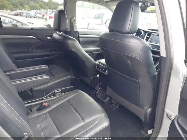 5TDDZRFH7JS497913 2018 TOYOTA HIGHLANDER - Image 8