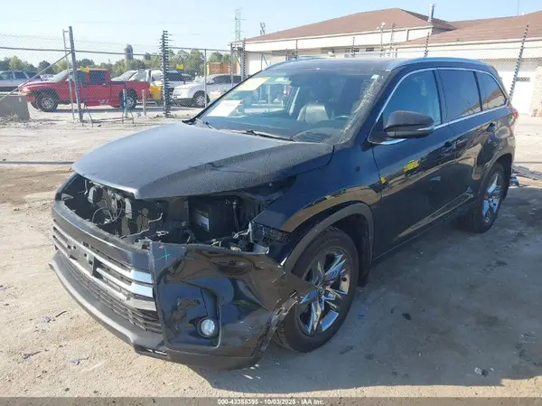5TDDZRFH7JS498107 2018 TOYOTA HIGHLANDER - Image 2