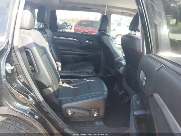 5TDDZRFH7JS498107 2018 TOYOTA HIGHLANDER - Image 8