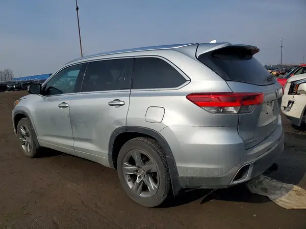 5TDDZRFH7JS807641 2018 TOYOTA HIGHLANDER - Image 2
