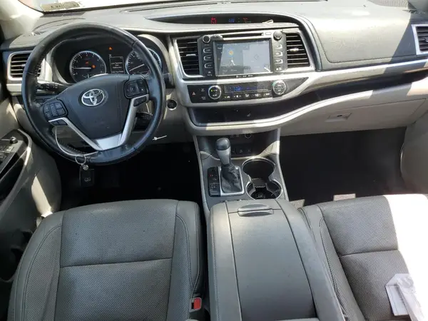 5TDDZRFH7JS809387 2018 TOYOTA HIGHLANDER - Image 8